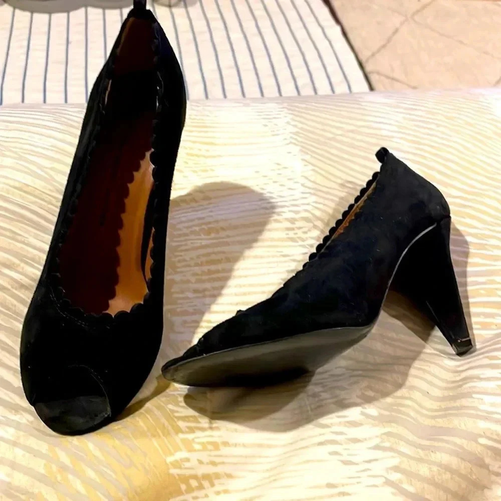 Marc by Marc Jacobs Designer Black Suede European 37 EUC Scalloped Edge